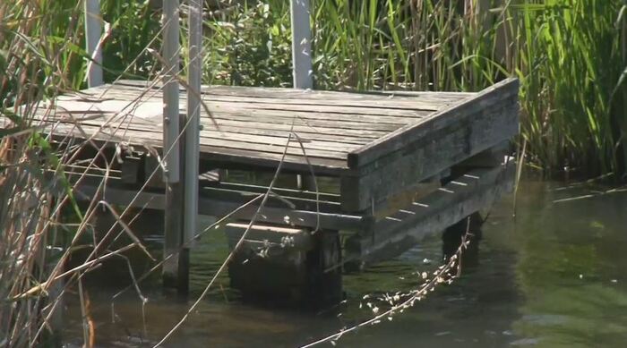 無許可で設置された「釣り用台座」