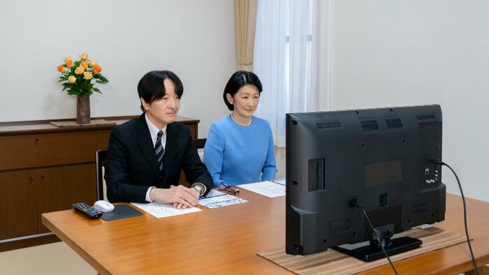 秋篠宮ご夫妻は、30日午後、海外日系人大会にオンライン出席された(宮内庁提供)