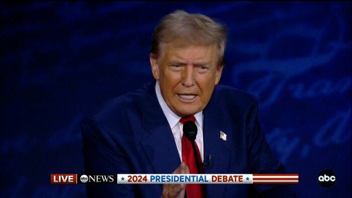 討論会でのトランプ氏