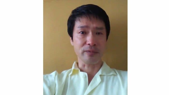 ツイッターで病室から症状を報告(小川氏のツイッター動画投稿より)