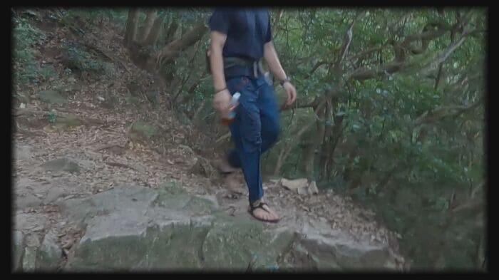(資料)サンダル履きで登山する人も