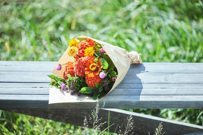 「ネコハナギフト L」サイズの花束