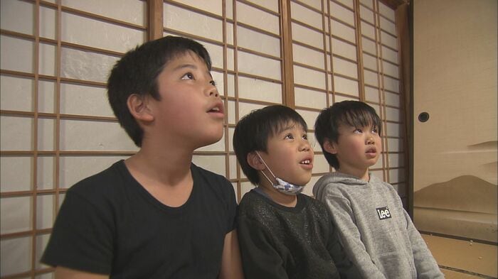 正座でモットモ爺をお出迎えするも…