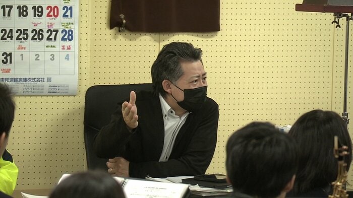 明桜高校吹奏楽部の顧問・石崎聖也先生