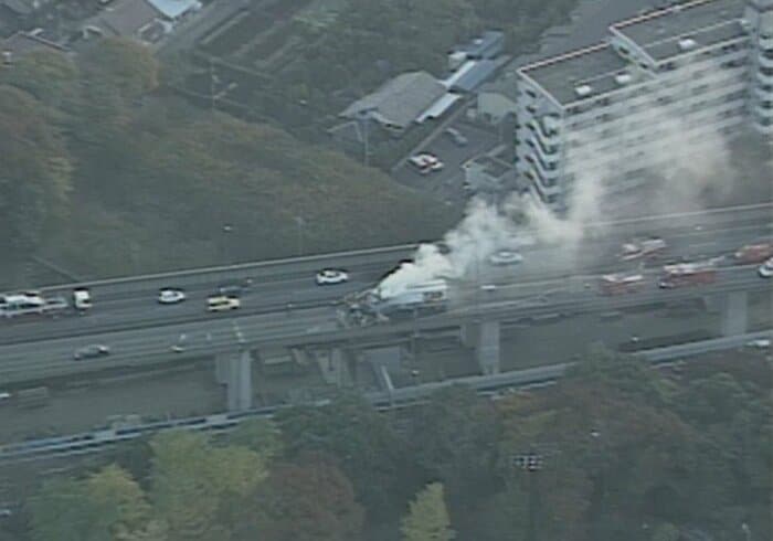 事故当時の様子　白い煙が上がっている　1999年11月撮影