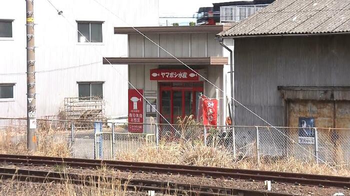 すぐそこに見えても線路の向こう側