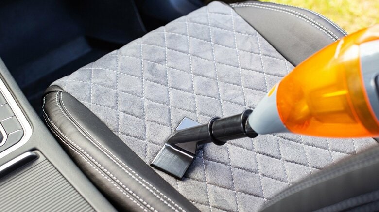 車はダニにとってパラダイス!?放置していると家よりもリスキーな理由と念入りに掃除すべき場所　狙い目は「猛暑日のすぐ後」｜FNNプライムオンライン
