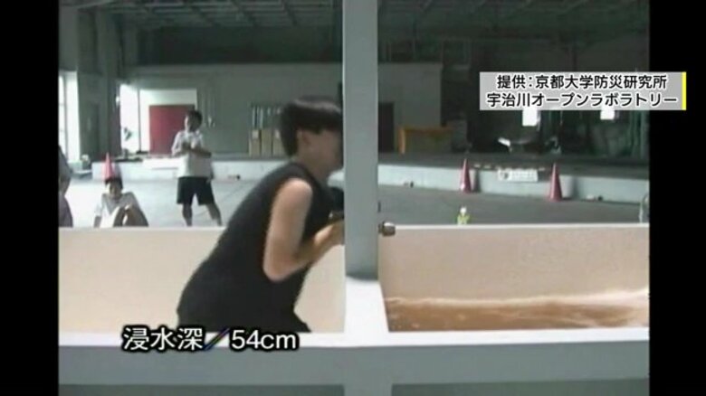 「意外とドアが開けられない」浸水50センチからの脱出　逃げ遅れないために大雨時の避難は”早め”が鉄則｜FNNプライムオンライン