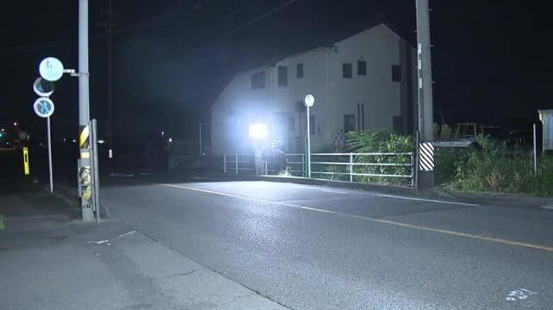 左肩や右腕を骨折…原付バイクの44歳男性が車に追突され重傷 車はそのまま逃走しひき逃げ事件として捜査｜FNNプライムオンライン