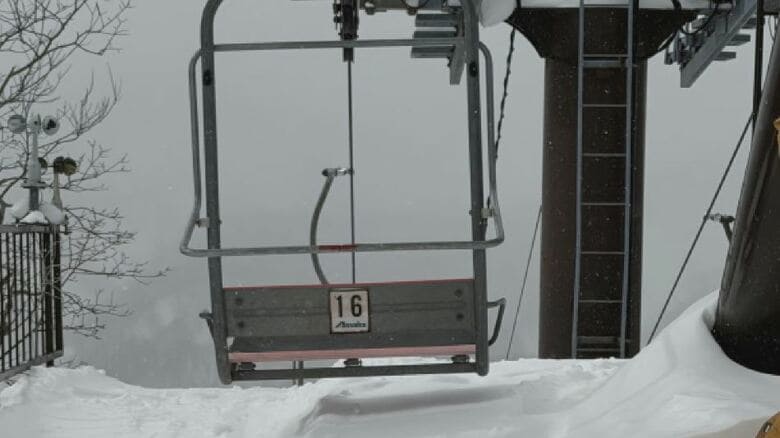 リフトで宙づり15分間、17メートル先まで…22歳女性が死亡した事故　リュックのバックルが挟まり引きずられる　死因は「窒息を原因とする低酸素脳症」　長野・小谷村のスキー場｜FNNプライムオンライン