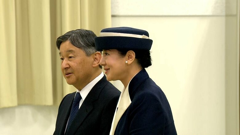 遺族らと懇談される天皇皇后両陛下