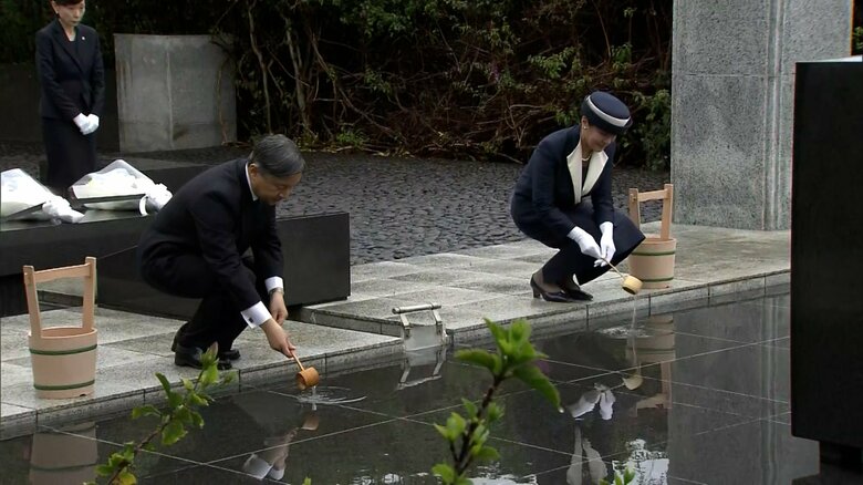 「鎮魂の丘」を訪問された天皇皇后両陛下