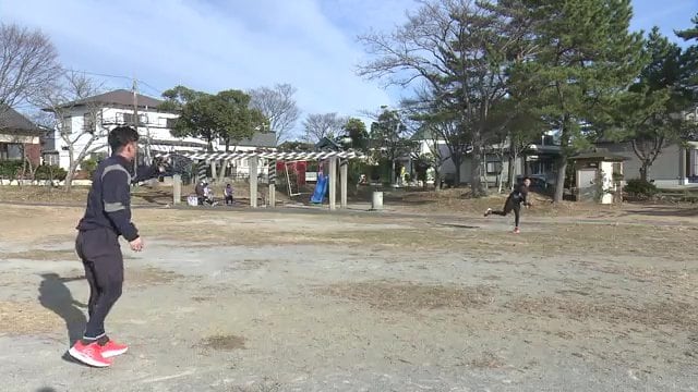 兄と練習する大栄選手