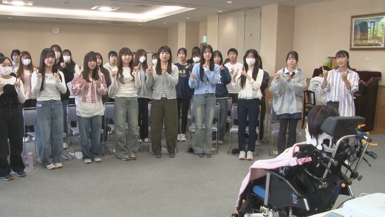 保育士を目指す学生たちと交流