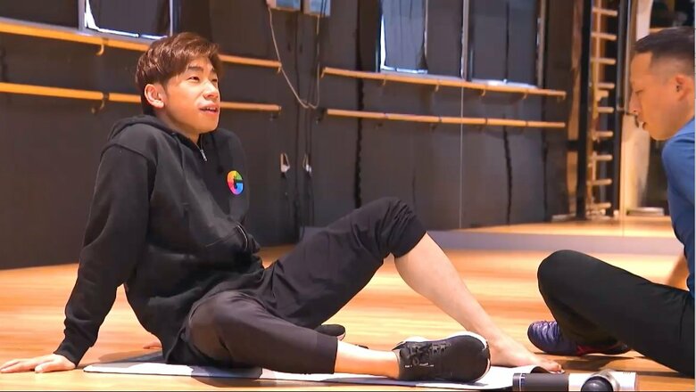 陸上トレーニング後にトレーナーと話す織田