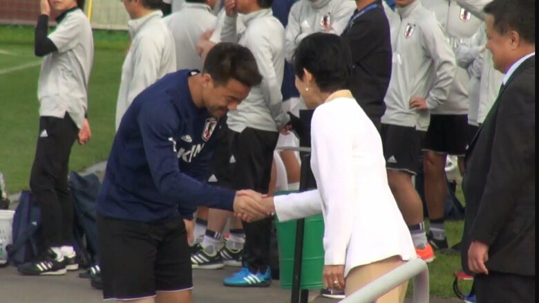 ロシア大会で、日本代表を激励される久子さま（2018年6月 ロシア）