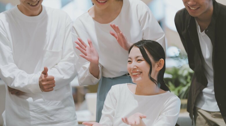 会社で働くことの利点を感じさせたり、成功体験をしてもらうことも大切（画像はイメ―ジ）