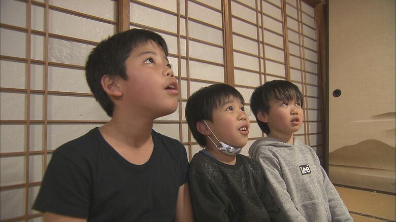 正座でモットモ爺をお出迎えするも…