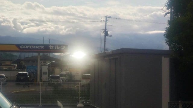 太陽光パネルによる光害（画像提供：先達山を注視する会）