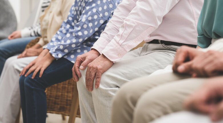 不登校の子ども抱える保護者達が集まる（イメージ）