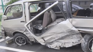 逮捕の男「酒のつまみを買いに」対向車線はみ出し子ども乗せた車に衝突…母親が死亡