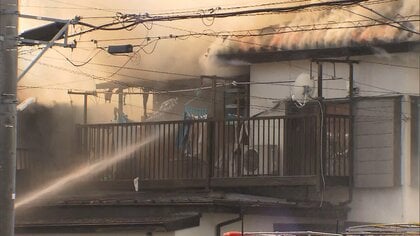 住宅4棟が燃える火事　焼け跡から1人の遺体　住人の高齢女性か　さいたま市