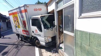 【速報】トラックが住宅に突っ込む…運転していた50代男性が意識不明の重体（鳥取・米子市）