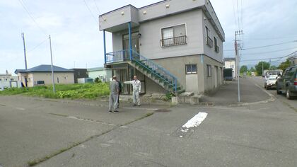 【ヒグマ速報】住宅街で帰宅途中の男性が“クマのような動物”を目撃…体長1.5メートルで痕跡も確認＿子グマを連れ歩く親グマか？市が警戒を呼びかける〈北海道砂川市〉