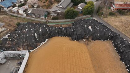困惑】「ゴミ山から朝日が昇る」住宅地に3000袋以上のゴミの山 5年以上