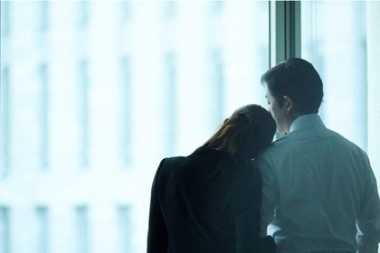 社内恋愛に関するアンケートを実施 付き合っていることを職場で隠し続けることは難しい