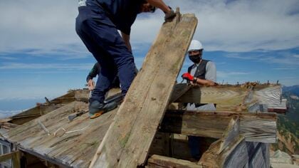 薬師如来像」を運んだ独身男性には良縁が？ 52年ぶりに薬師岳山頂のお