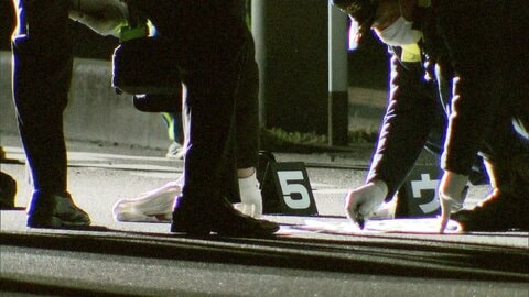 横断歩道を渡る高齢男性がひき逃げされ重傷　逃走車は普通乗用車か　埼玉・草加市