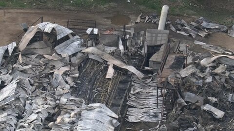 養鶏場の火事でニワトリ10万羽焼け死ぬ　消防車11台出動し3時間後に消し止め　愛知・美浜町