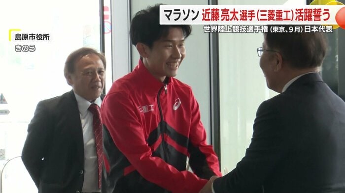 地元を出迎えを受ける近藤選手