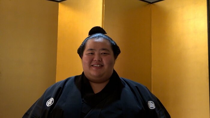 インタビューを受ける琴櫻