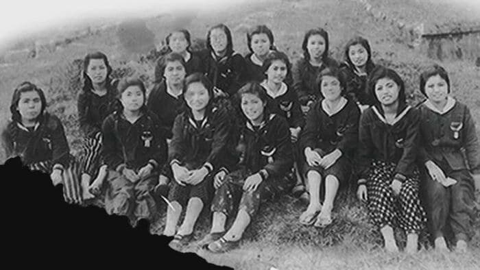 学徒隊として動員された女学生 映画「ふじ学徒隊」より(C)海燕社