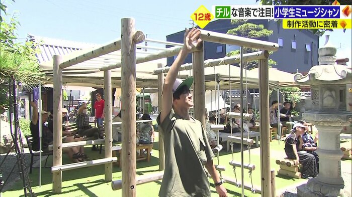 演奏を終え、おどけた姿を見せた