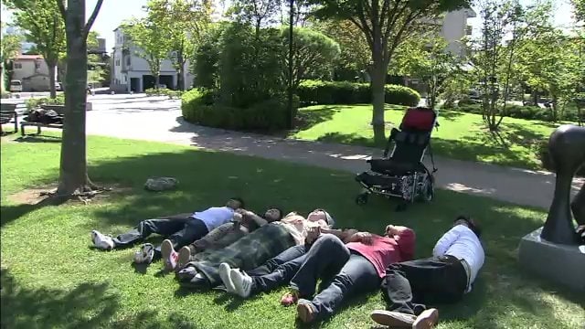 みんなで日向ぼっこ 外出の機会も増えるように