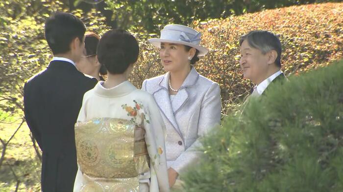 武豊さん夫妻と懇談される天皇皇后両陛下