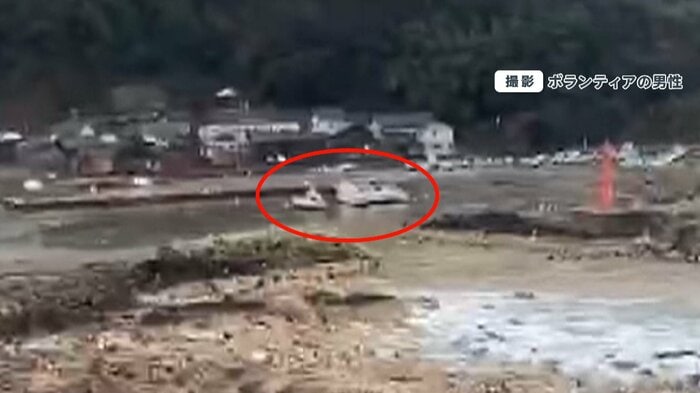陸に打ち上げられた漁船