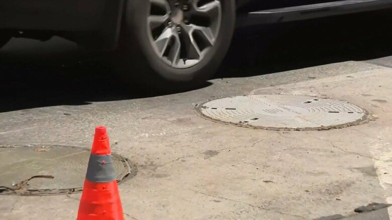 車降りた女性がマンホールに転落し死亡　蓋が大型トラック通過で外れたか「まれに起こりうる事」　アメリカ・ニューヨーク｜FNNプライムオンライン