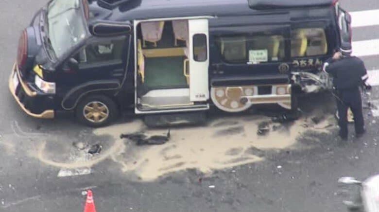 【速報】幼稚園バスと乗用車が関係する事故　園児など14人救急搬送　乗用車と衝突か　福岡・遠賀町｜FNNプライムオンライン