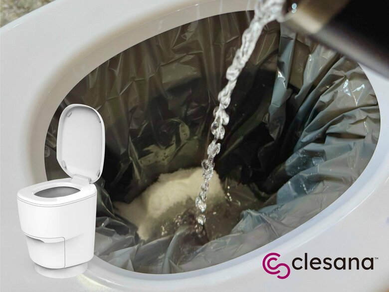 【TVで話題】クレサナとは？─水不要・無臭・衛生的でまさに次世代の"ウォーターレストイレ"人気の秘密はニオイごと密閉するフィルムにあり