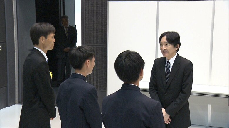 秋篠宮さまが名誉総裁を務める「日本水大賞」表彰式に出席　受賞した高校生とご懇談｜FNNプライムオンライン