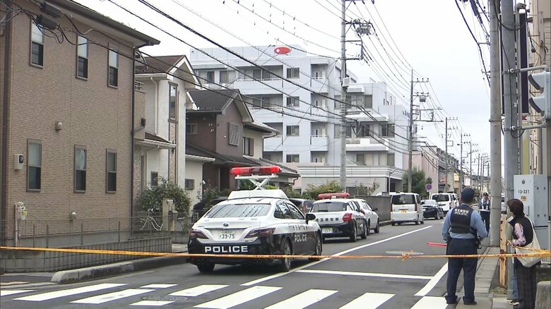 老人ホームで高齢女性2人死亡…元施設職員の20代男の身柄確保　防犯カメラに不審人物立ち去る姿映り警察が捜査　埼玉・鶴ヶ島市｜FNNプライムオンライン