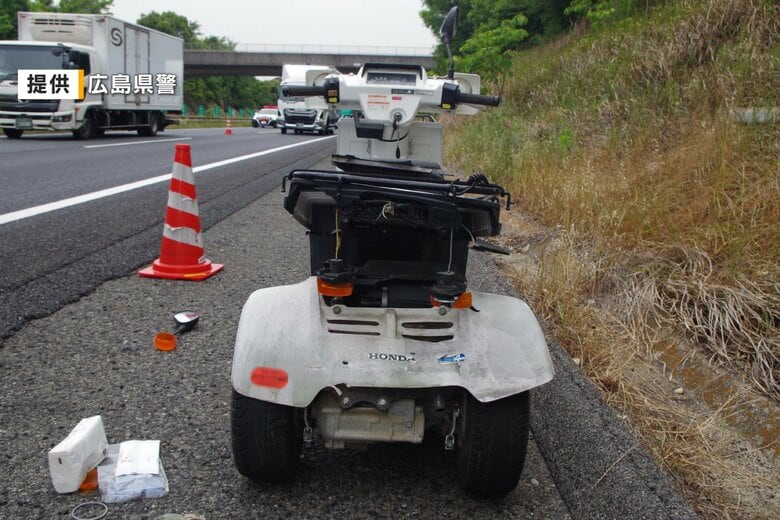 「高速道路に３輪原付バイク」トラックが追突事故　バイク運転の88歳男性が骨盤骨折の重傷　広島・福山市｜FNNプライムオンライン