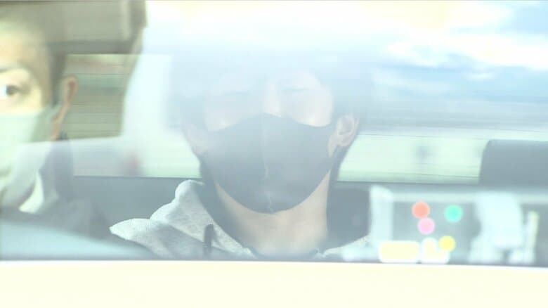 小野田容疑者は、カメラに向かって、不敵な笑みを浮かべていた。