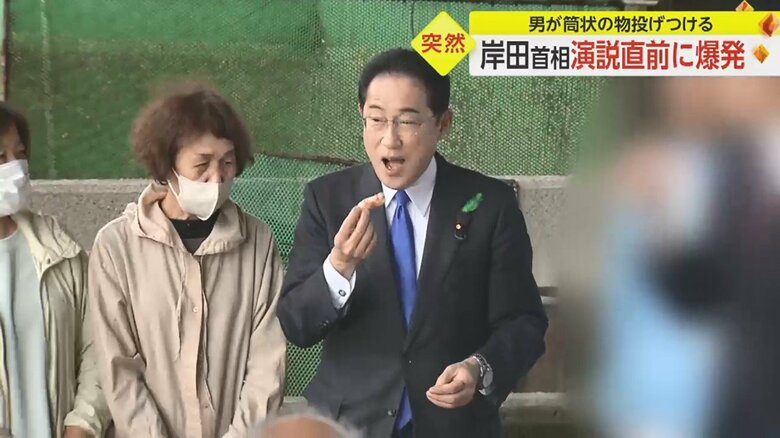 港で採れたエビなどを試食
