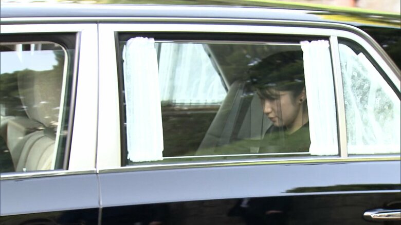 斂葬の儀に向かう愛子さま　11月26日