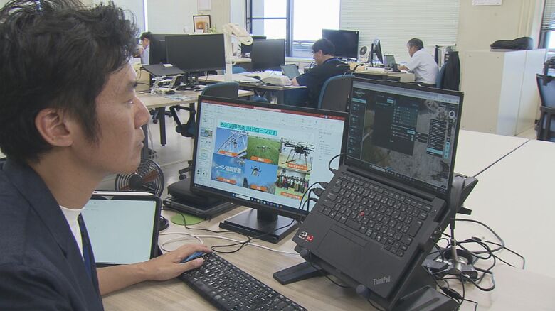 県庁で業務中の朝井さん